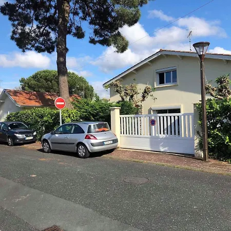 Holiday home Maison Et Jardin En Centre *